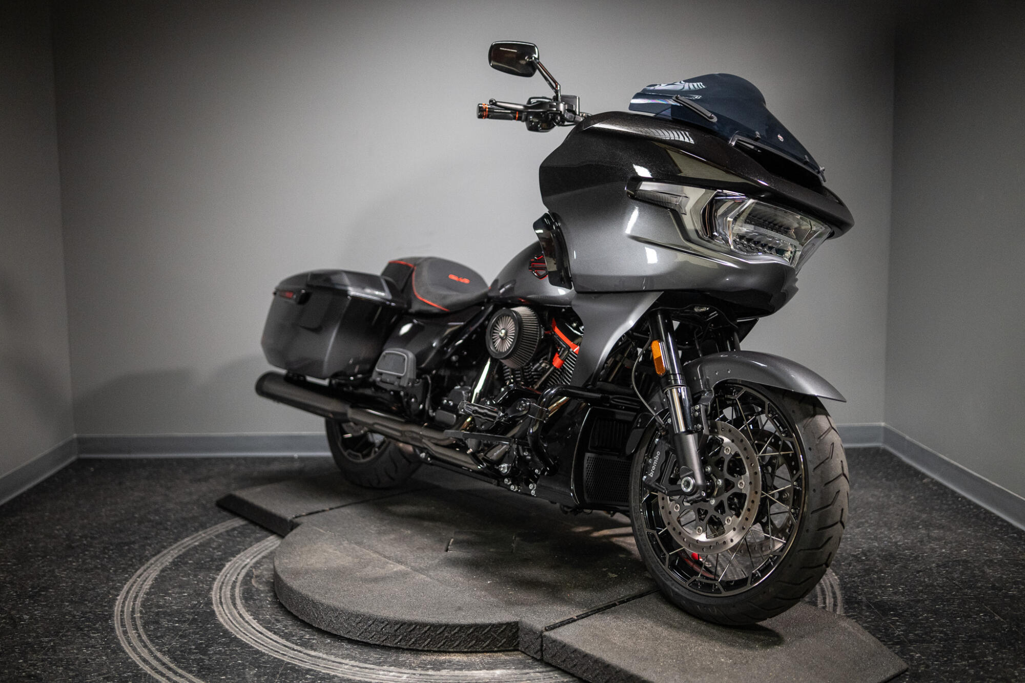 2025 CVO™ Road Glide™ (FLTRXSE)