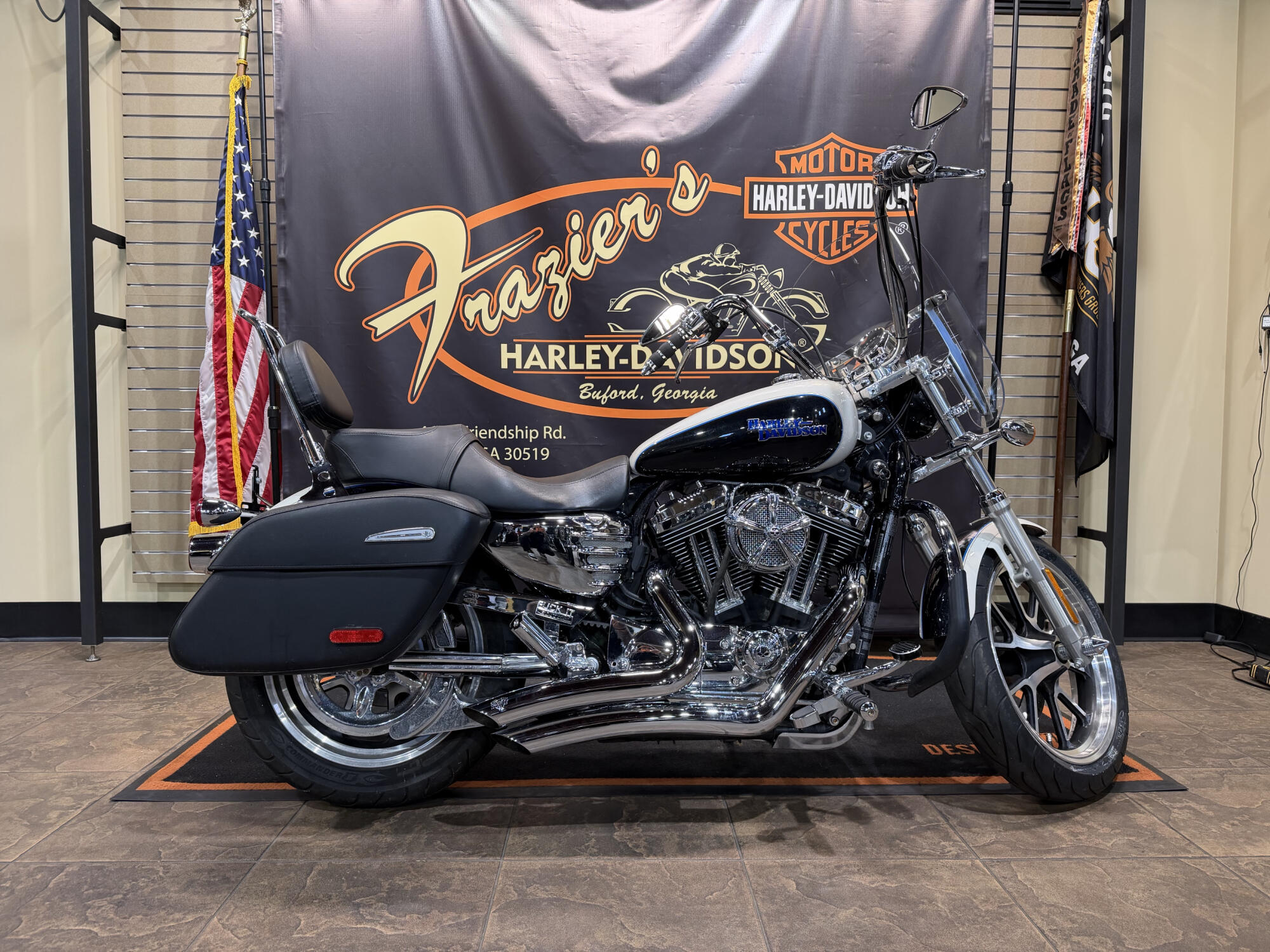 2014 Harley-Davidson® SuperLow® 1200T B WHT/MDNTE PRL W/ PINSTRIP