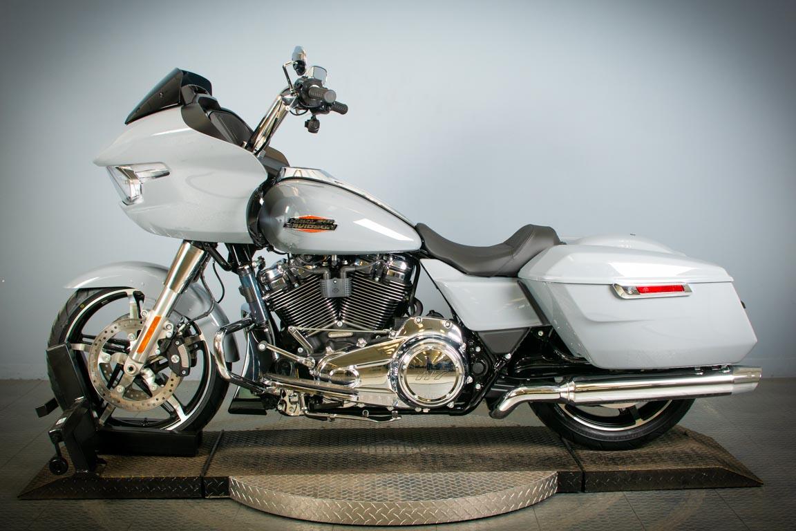 2026 Harley-Davidson® Road Glide™ FLTRX, photo 5