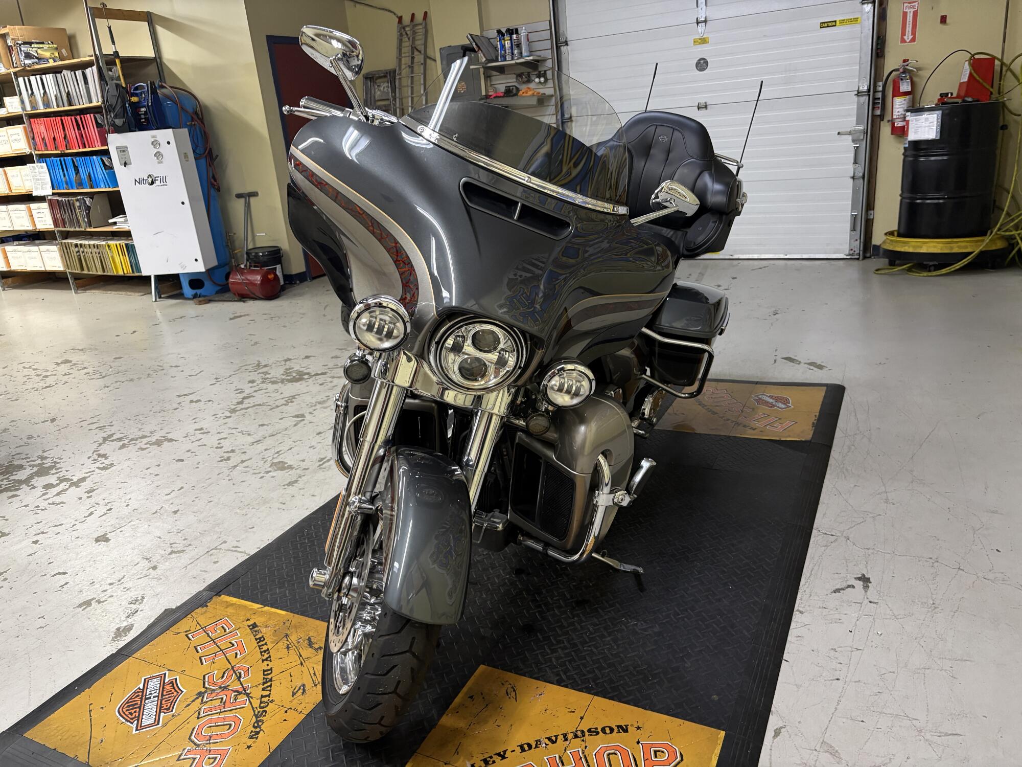 2016 Harley-Davidson® CVO™ Limited Charcoal Slate/Palladium Silver FLHTKSE, photo 8