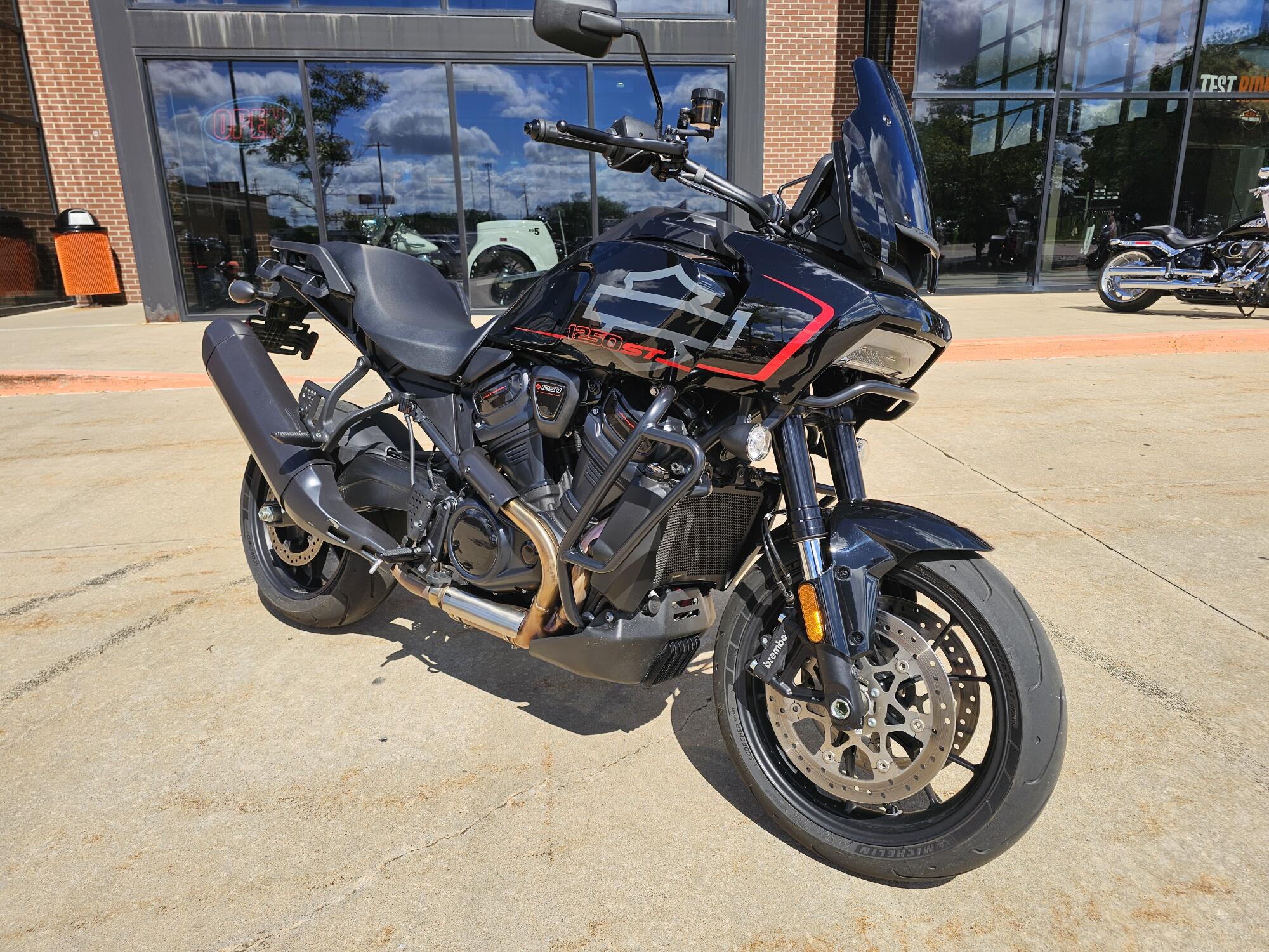 RA1250ST 2026 Pan America® 1250 ST