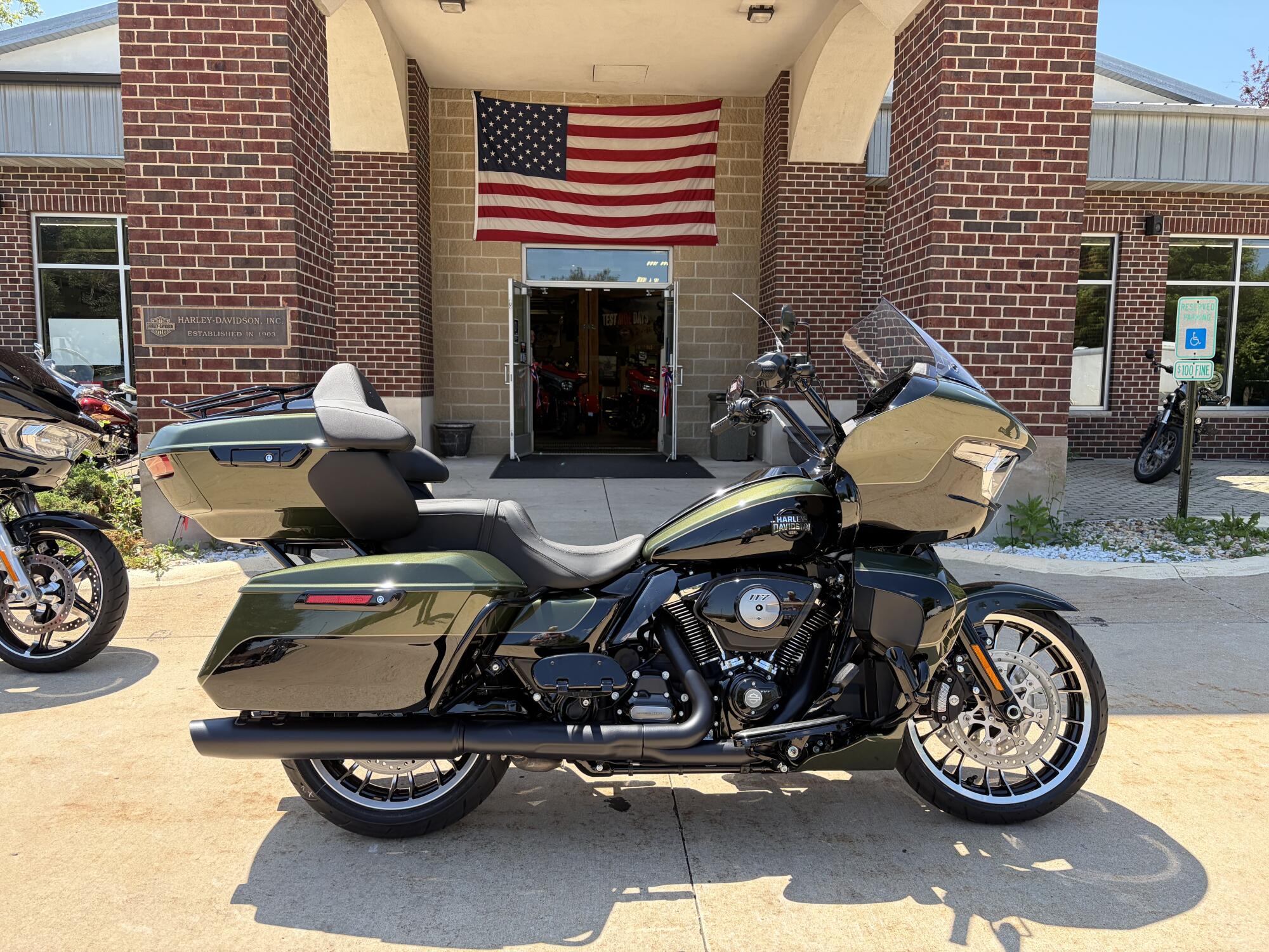 2026 Harley-Davidson® Road Glide Limited Olive Steel Metallic / Vivid Black Black Trim