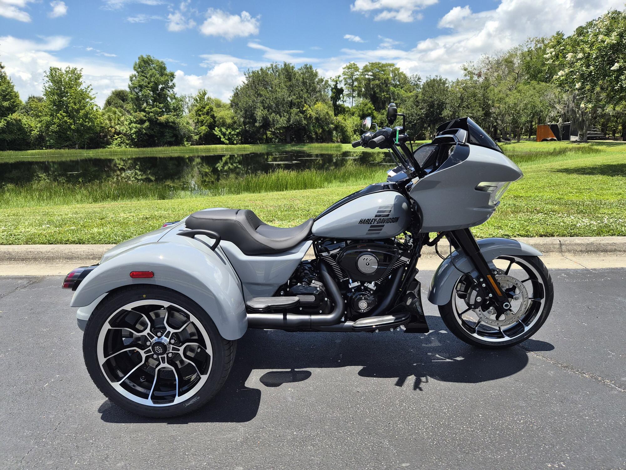 FLTRT 2026 Road Glide 3