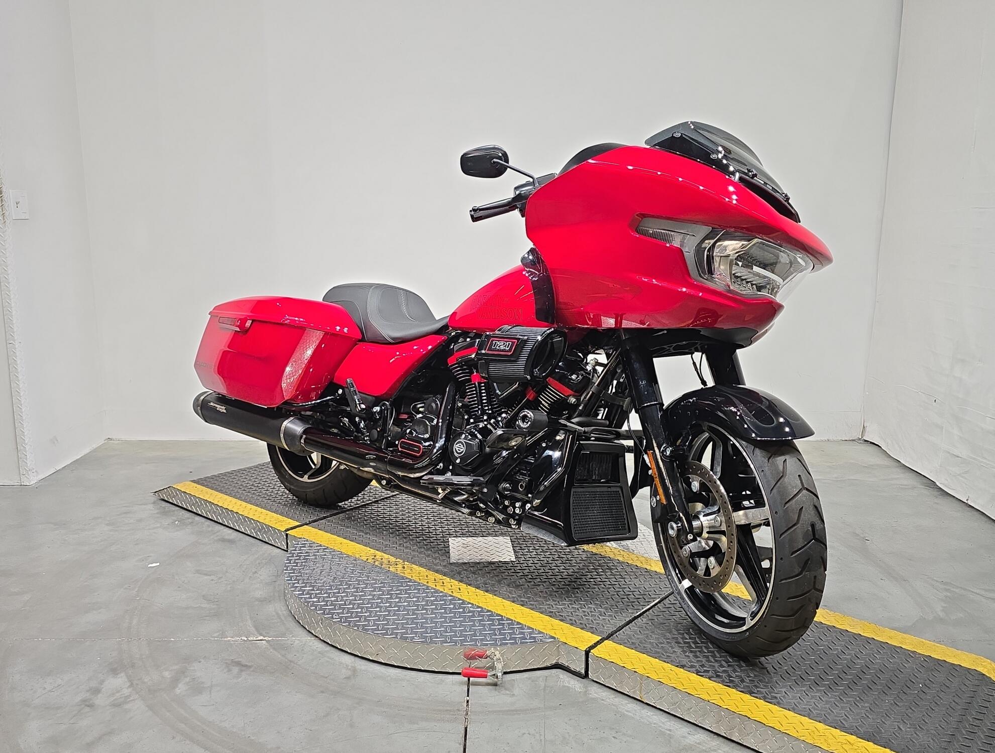 FLTRXSTSE 2025 CVO™ Road Glide™ ST