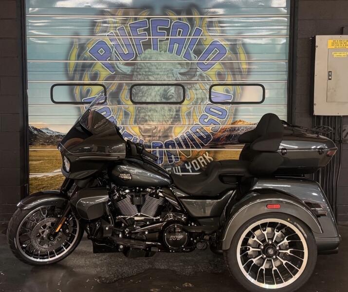 2026 Harley-Davidson® Street Glide 3 Limited Iron Horse Metallic Black Trim