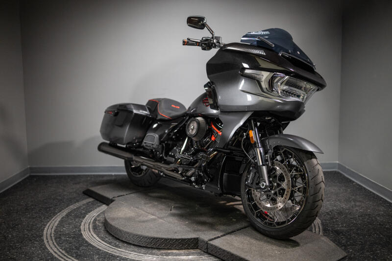 2025 CVO™ Road Glide™ (FLTRXSE)