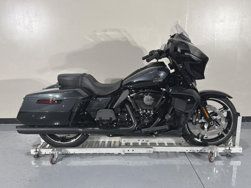 Harley-Davidson® Street Glide™ Ultra 2025