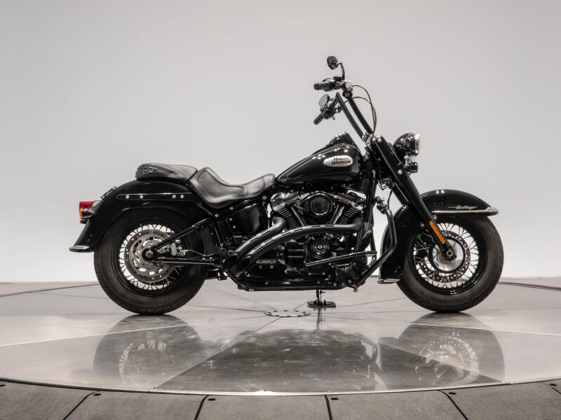 2021 HARLEY-DAVIDSON FLHCS HERITAGE CLASSIC 114 in Vivid Black