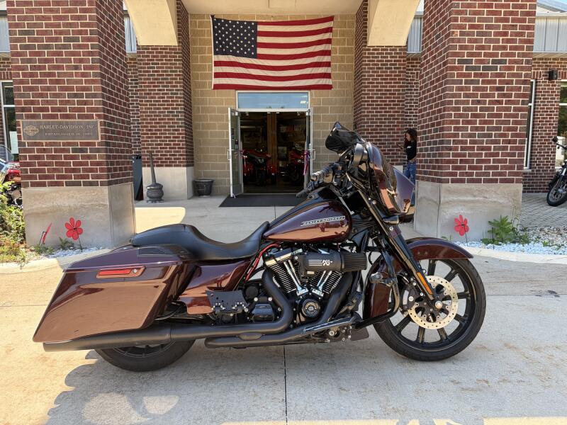2018 Harley-Davidson® Street Glide® Special Twisted Cherry