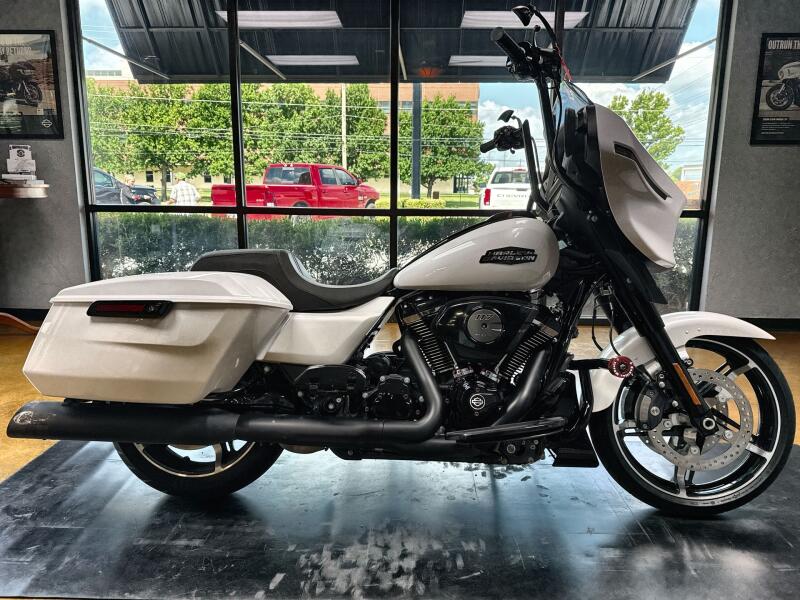 2024 Harley-Davidson® Street Glide® White Onyx Pearl