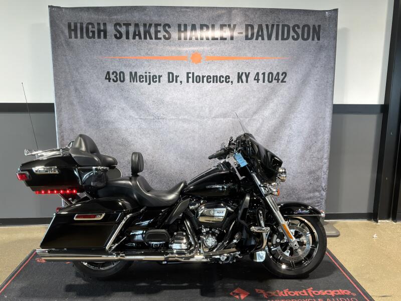 2018 Harley-Davidson® Ultra Limited Vivid Black FLHTK