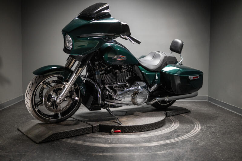 2024 Street Glide® (FLHX)