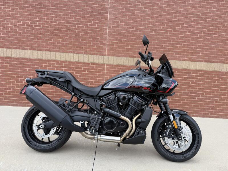 2026 Harley-Davidson® Pan America® 1250 ST Vivid Black