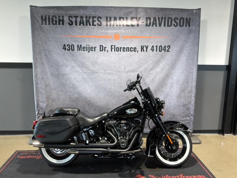 2024 Harley-Davidson® Heritage Classic Vivid Black - Black Finish