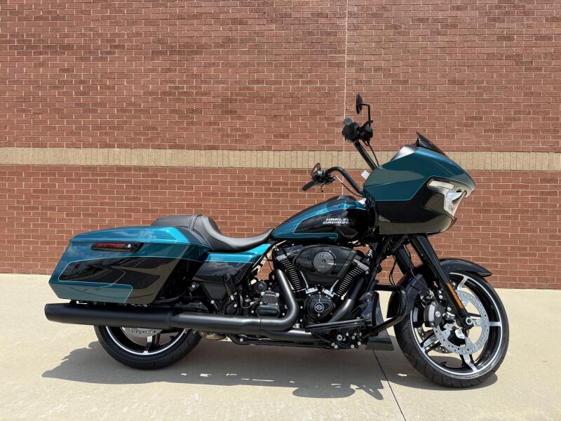 2026 Harley-Davidson® Road Glide® Teal Thunder / Vivid Black Black Trim