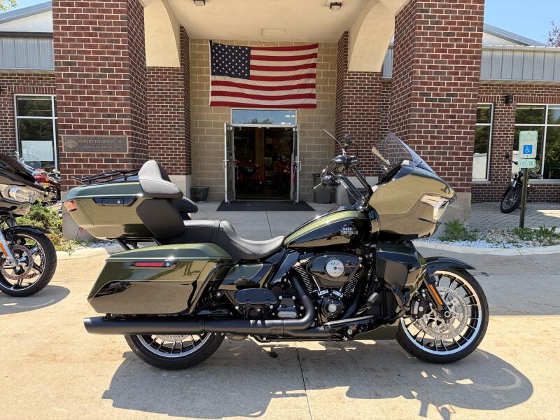 2026 Harley-Davidson® Road Glide Limited Olive Steel Metallic / Vivid Black Black Trim