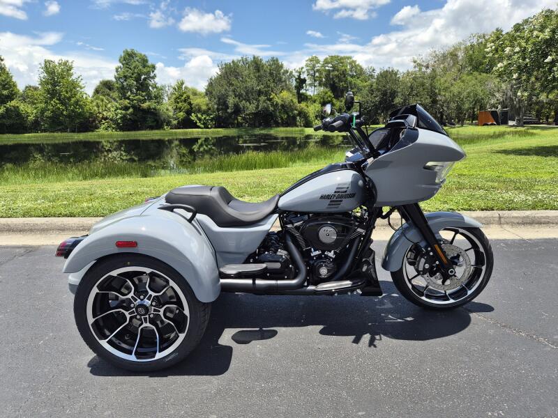 FLTRT 2026 Road Glide 3