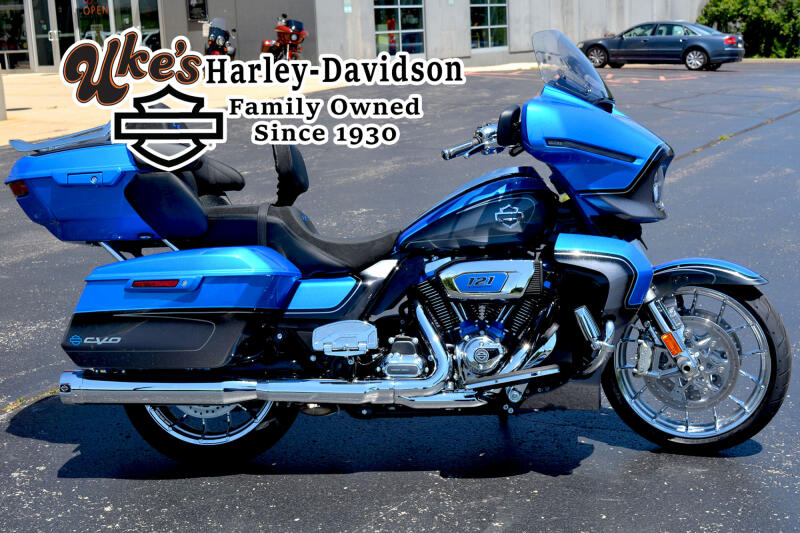 2026 Harley-Davidson® CVO Street Glide Limited Electric Coast CVO Two-Tone