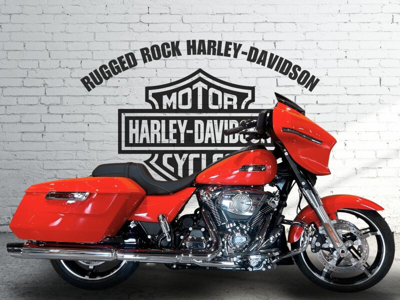 2026 Harley-Davidson® Street Glide™ Blood Orange Chrome Trim