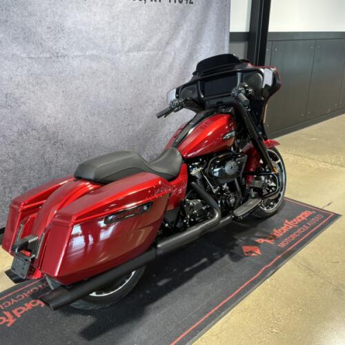 2025 Harley-Davidson® Street Glide® Brilliant Red thumb 1