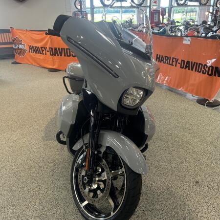 2025 Harley-Davidson® FLHXU Street Glide™ Ultra-Blk Trm thumb 0