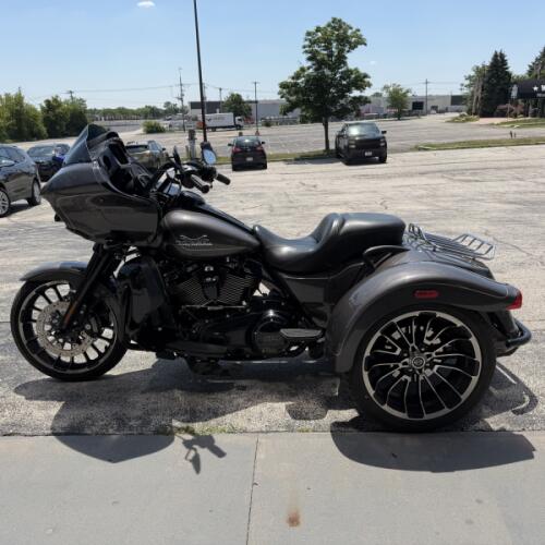 FLTRT 2023 Road Glide® 3 thumb 0