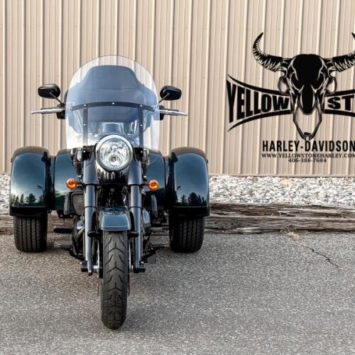 2024 Harley-Davidson® Freewheeler® Alpine Green / Vivid Black thumb 2