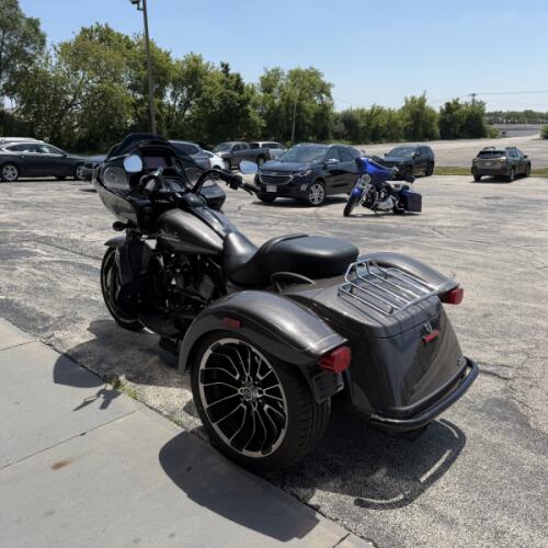 FLTRT 2023 Road Glide® 3 thumb 1