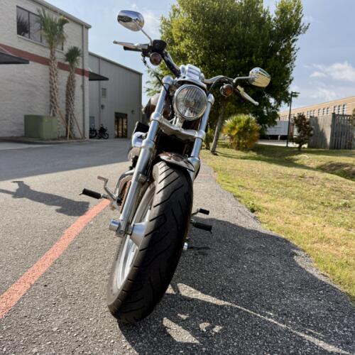 2013 Harley-Davidson 1200 Custom XL1200C  thumb 2