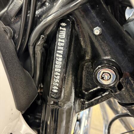 2013 Harley-Davidson® Heritage Softail® Classic White Hot Pearl thumb 3