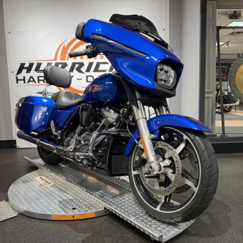 2024 Harley-Davidson® Street Glide® FLHX thumb 3