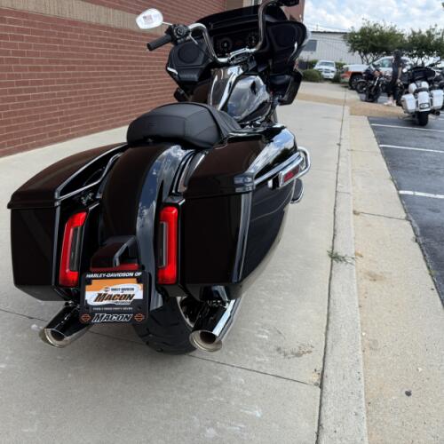 2026 Harley-Davidson® Road Glide® Vivid Black Chrome Trim thumb 0