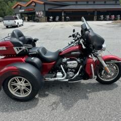 2018 Harley-Davidson® Tri Glide® Ultra WKDRED/TWTDCHRY W/PINSTRIPE thumb 3