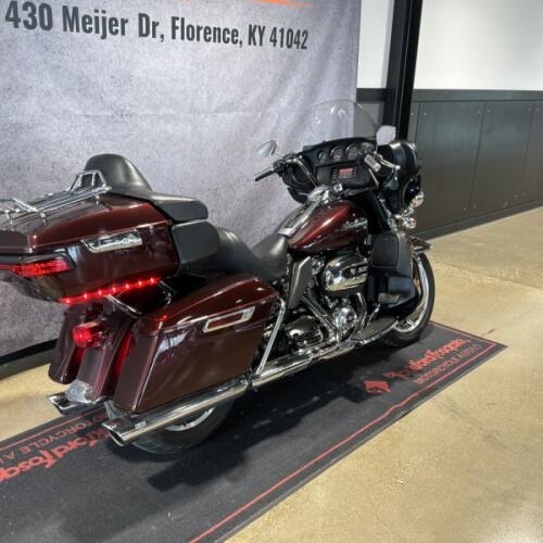 2019 Harley-Davidson® Electra Glide® Ultra Classic® Twisted Cherry FLHTCU thumb 1