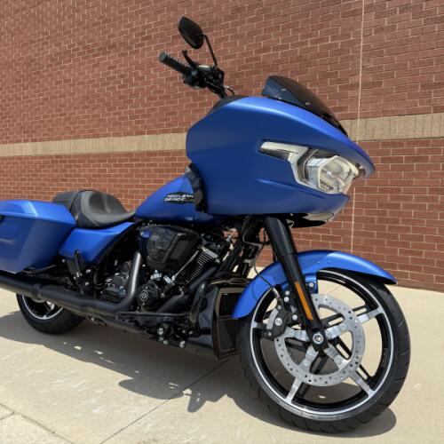 2026 Harley-Davidson® Road Glide® Aurora Blue Denim Black Trim thumb 3
