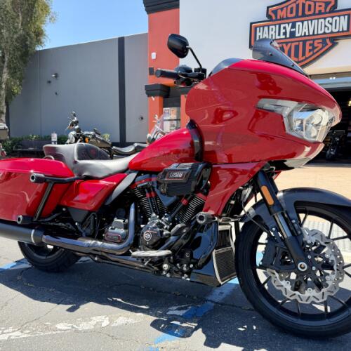 2025 Harley-Davidson CVO Road Glide ST thumb 3