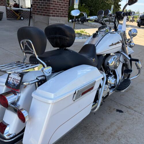 2008 Harley-Davidson® Road King® White Gold Pearl thumb 3