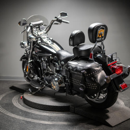 2011 Heritage Softail® Classic (FLSTC) thumb 1