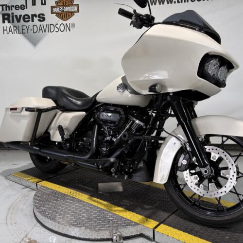 2022 Harley-Davidson® Road Glide® Special White Sand Pearl - Black Finish thumb 2