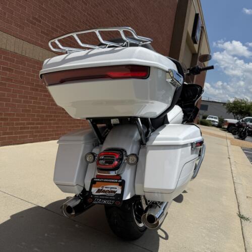 2026 Harley-Davidson® Road Glide Limited White Onyx Pearl Chrome Trim thumb 0