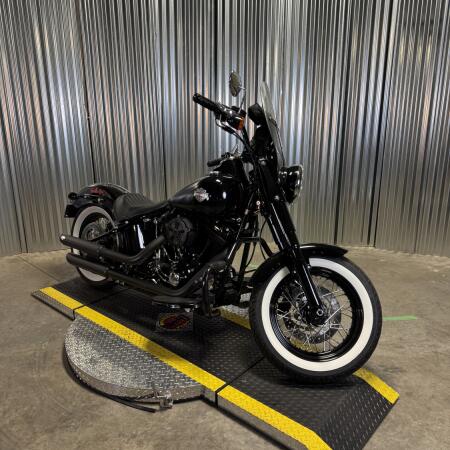2015 Harley-Davidson® Softail Slim® Vivid Black thumb 2