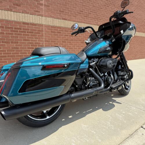 2026 Harley-Davidson® Road Glide® Teal Thunder / Vivid Black Black Trim thumb 1