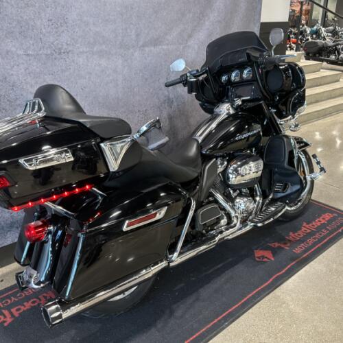2018 Harley-Davidson® Ultra Limited Vivid Black FLHTK thumb 1