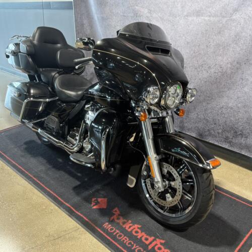 2017 Harley-Davidson® Ultra Limited Two-Tone Black Hills Gold/Black Quartz FLHTK thumb 2