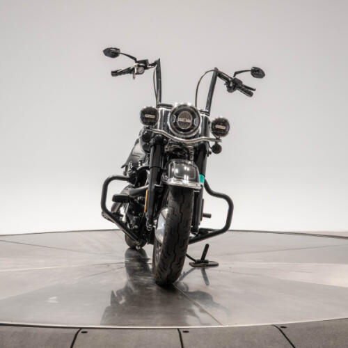 2021 HARLEY-DAVIDSON FLHCS HERITAGE CLASSIC 114 in Vivid Black thumb 2