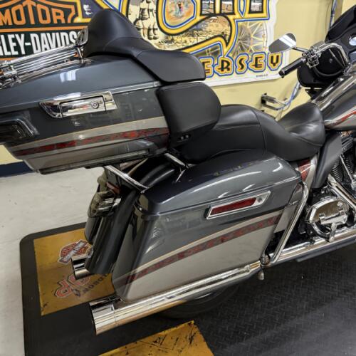 2016 Harley-Davidson® CVO™ Limited Charcoal Slate/Palladium Silver FLHTKSE thumb 1