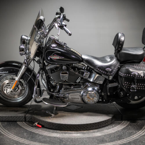2011 Heritage Softail® Classic (FLSTC) thumb 2