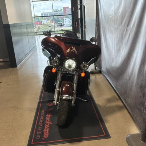 2019 Harley-Davidson® Electra Glide® Ultra Classic® Twisted Cherry FLHTCU thumb 2