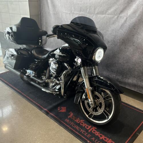 2016 Harley-Davidson® Street Glide® Special Vivid Black thumb 3