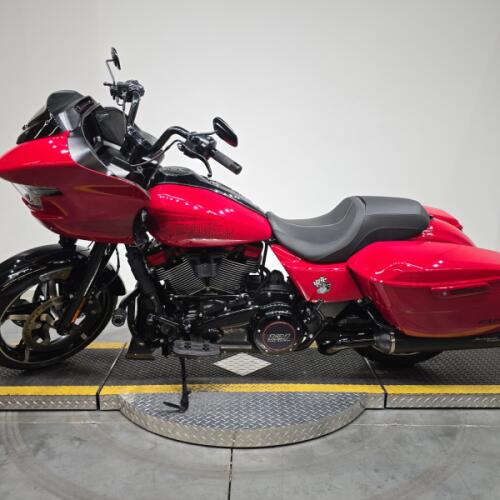 FLTRXSTSE 2025 CVO™ Road Glide™ ST thumb 1